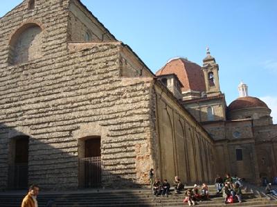 Igreja di San Lorenzo - a fachada não foi concluída por Michelangelo