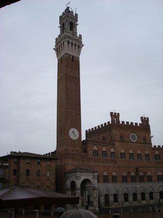 Torre del Mangia, na Piazza del Campo
