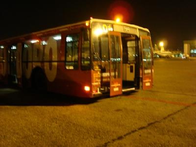 Ônibus que leva até a aeronave