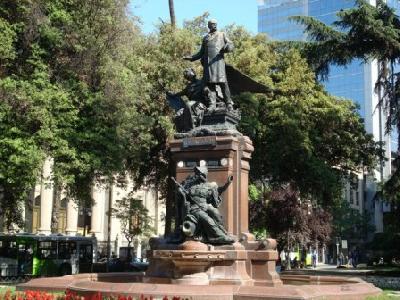 Monumento no "pé" do Cerro Santa Lucia