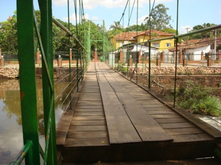 Parque dos Saltos. Ponte Pensil