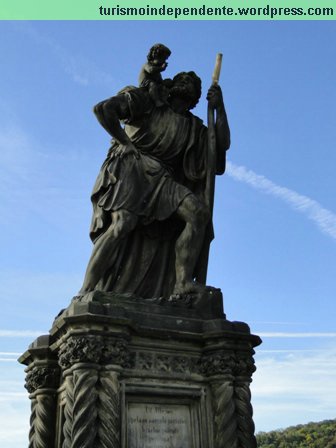 Estátuas na Ponte Carlos