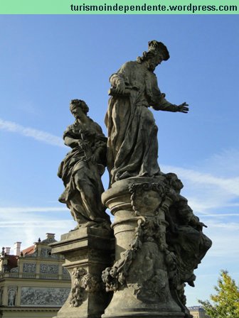 Estátuas na Ponte Carlos