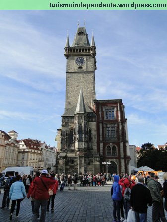 Torre onde está o relógio astronômico