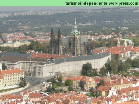 Castelo de Praga e Igreja de São Vito vistos da torre