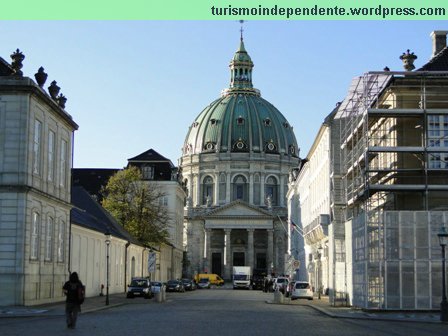 Igreja de Mármore vista da Amalienborg Slotsplads