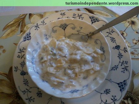 Iogurte com cereais no café da manhã