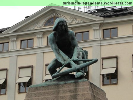 A estátua de um besteiro em Estocolmo