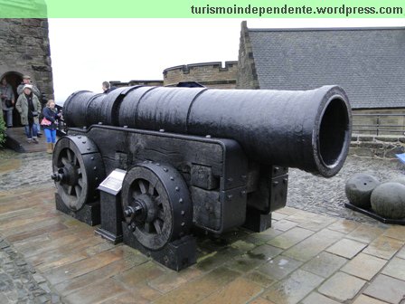 Castelo de Edimburgo - Mons Meg, um canhão medieval gigante