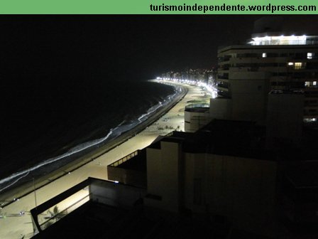 Visão noturna da Praia da Costa