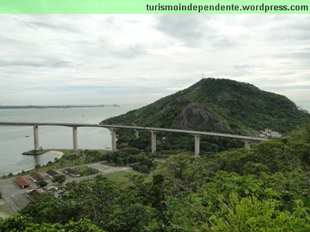 Terceira Ponte e o Morro do Moreno ao fundo