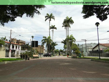 Praça em frente a Igreja Nossa Senhora do Rosário