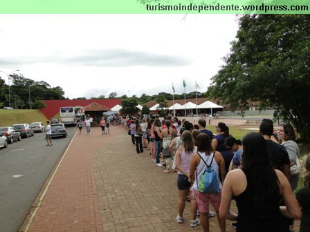 Fila para o Parque Nacional do Iguaçu