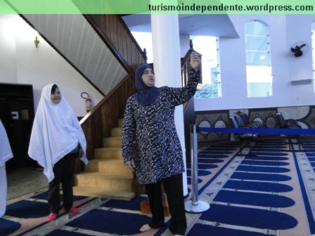 City Tour por Foz do Iguaçu - Mesquita Árabe - dona Kafa esplicando um pouco de sua crença