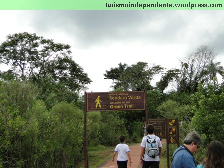 Pequena caminhada até a Estação Cataratas