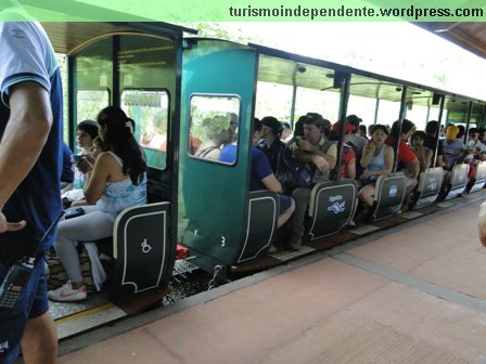 Trenzinho que nos leva até a Estação Garganta do Diabo