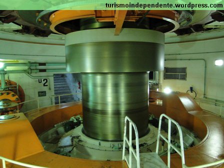 Turbina da Usina Hidrelétrica de Itaipu em funcionamento