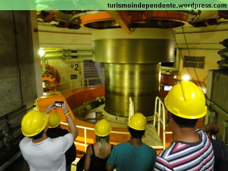 Turbina da Usina Hidrelétrica de Itaipu em funcionamento