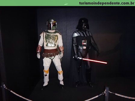 Personagens de Star Wars - à direita, Darth Wader