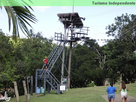 Plataforma de tirolesa no Parque do Monjolinho