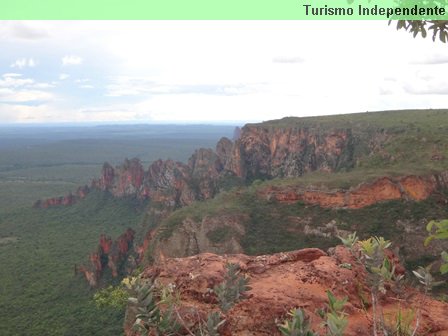 Paredões da Chapada vistos da Cidade de Pedra.