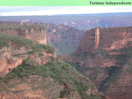 Vale do Eco - Paredões da Chapada vistos da Cidade de Pedra.