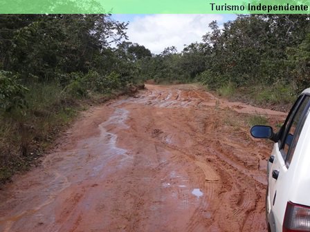 O barro impediu de chegarmos com o carro até o início da trilha.