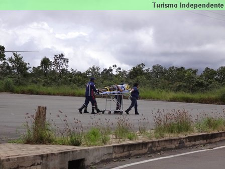 Infeliz que invadiu o Parque e se machucou sendo encaminhado para a ambulância.