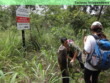 Pulando a cerca para entrar no Parque. Para quê a chave então?