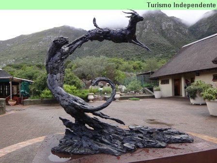 Estátuas logo na entrada do Jardim Botânico da Cidade do Cabo.