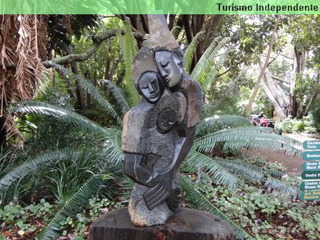 Estátua no Jardim Botânico de Cidade do Cabo.