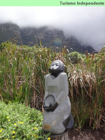 Estátua no Jardim Botânico de Cidade do Cabo.
