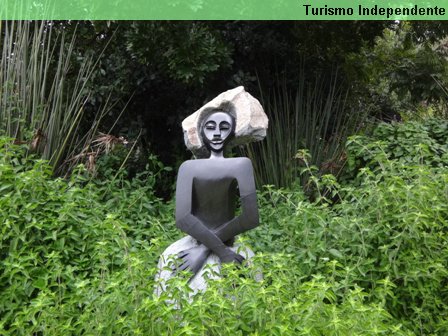 Estátua no Jardim Botânico de Cidade do Cabo.