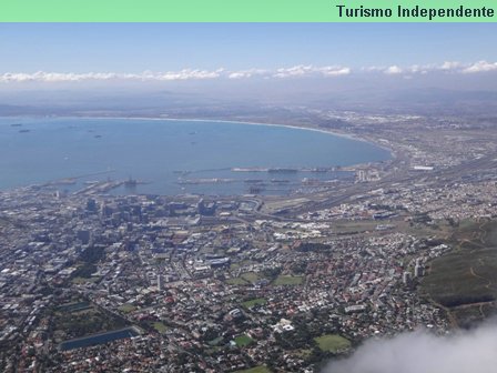 Vista do topo da Table Mountain, agora com menos nuvens.