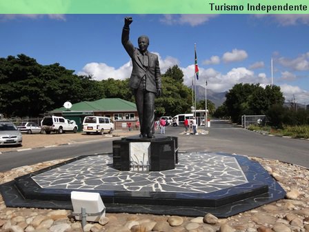 Estátua de Mandela na Victor Verster Prison.