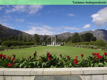 Monumento huguenote em Franschhoek.