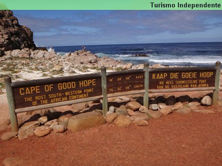 A famosa placa do Cabo da Boa Esperança, em um raro momento sem nenhum turista.