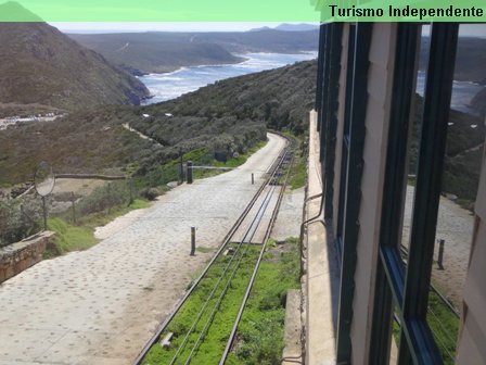 Descendo com o funicular em Cape Point.