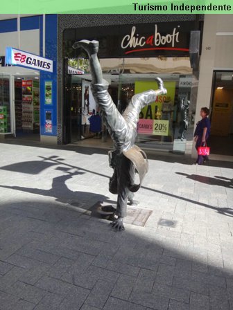 Estátua no calçadão na Hay St, em Perth.
