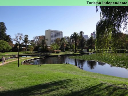 Queens Gardens, em Perth.