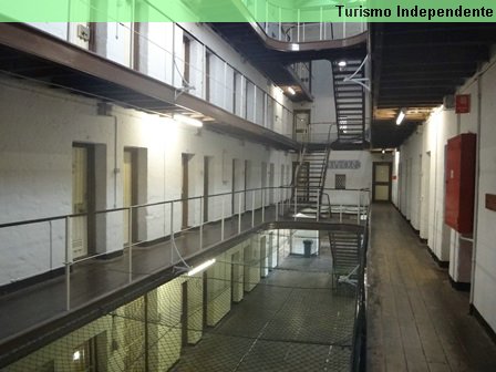 Pavilhão de celas na Prisão de Fremantle.
