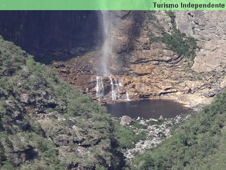 Poço da Cachoeira do Tabuleiro, com um pouco de zoom.