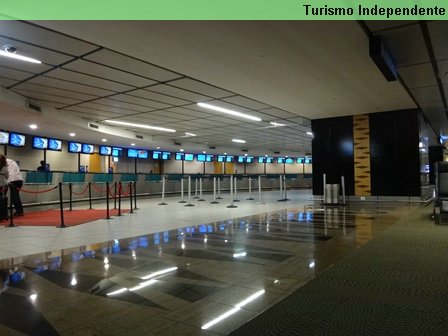 Sala de transferências internacionais do aeroporto de Joanesburgo.