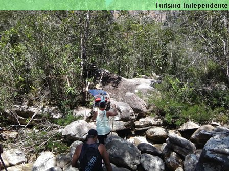 Trilha até o poço da Cachoeira do Tabuleiro.