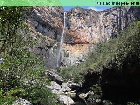 Trilha até o poço da Cachoeira do Tabuleiro, em Conceição do Mato Dentro/MG.