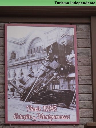 Esse trem realmente caiu, em Paris.