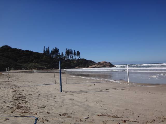 Praia da Joaquina sem ninguém, durante o outono.