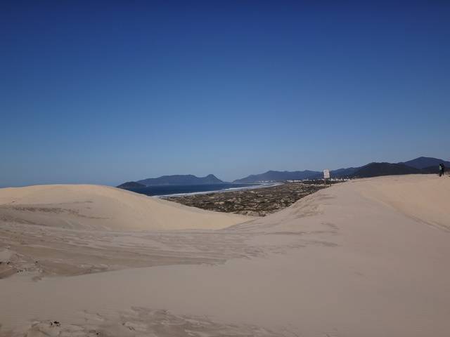 Trilha Dunas da Praia da Joaquina, em Floripa.