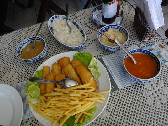 Peixe ao molho de camarão, no restaurante Moqueca da Ilha.