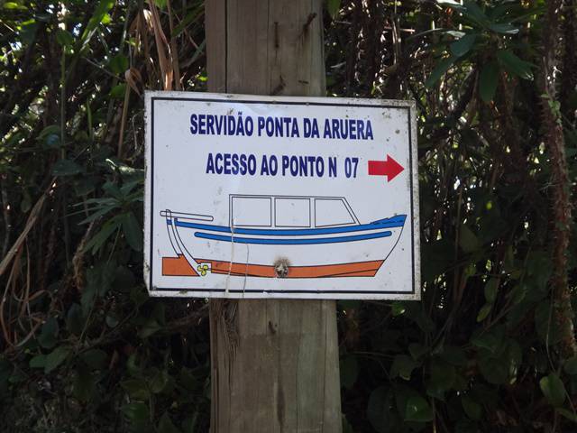 Placa indicando a parada de barco número 7.